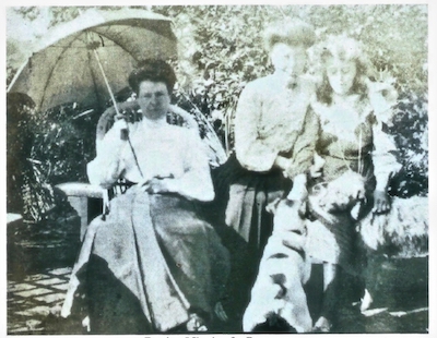 Bessie and Minnie Owen with Cousin Poppy in England, 1902